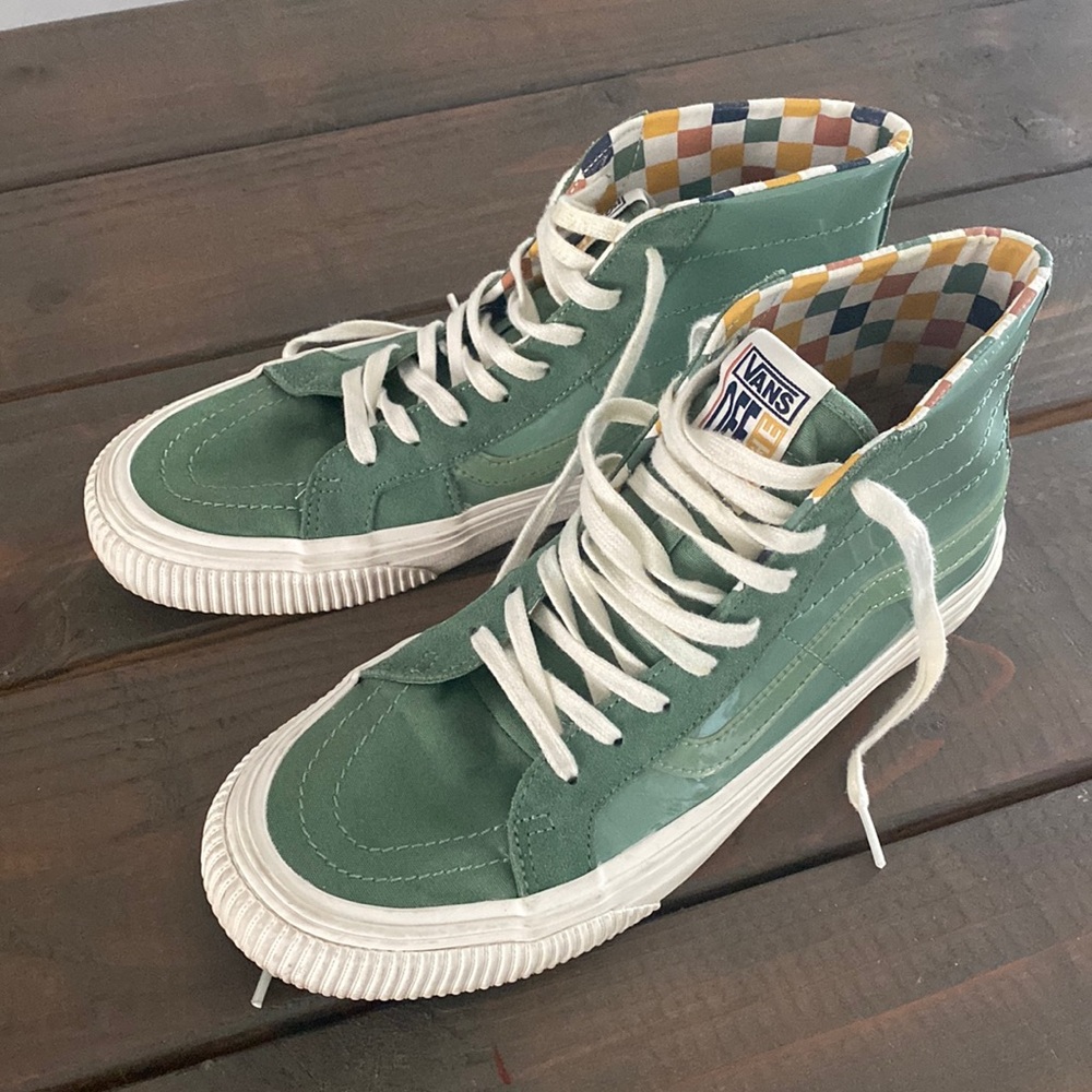 VANS Off the Wall Size 10 Skate Shoes